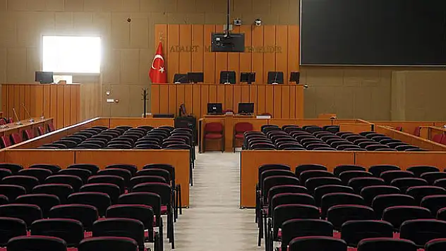 Konya'da eşini silahla öldürüp intihara kalkışan sanık hakim karşısına çıktı: 'Yanlışlıkla oldu' dedi