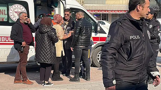 Konya'da eski karısını bıçakla rehin alan şüpheli, çocuklarını görünce teslim oldu
