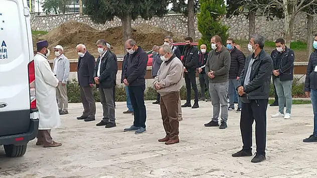 Konya'da eski nişanlısı tarafından öldürülen genç kız ve annesi son yolculuğuna uğurlandı
