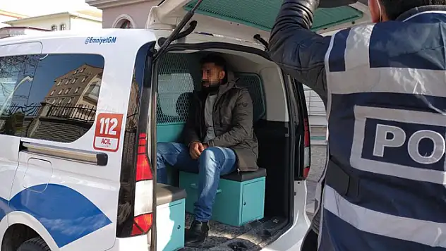 Konya'da eski ortağının evini basarak 5 kişiyi yaralayan kişi tutuklandı
