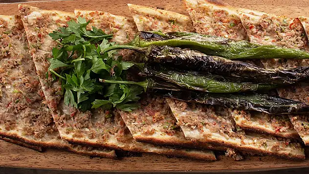 Konya'da etliekmek hamuru 7 lira, tek etliekmek 80 lira oldu!
