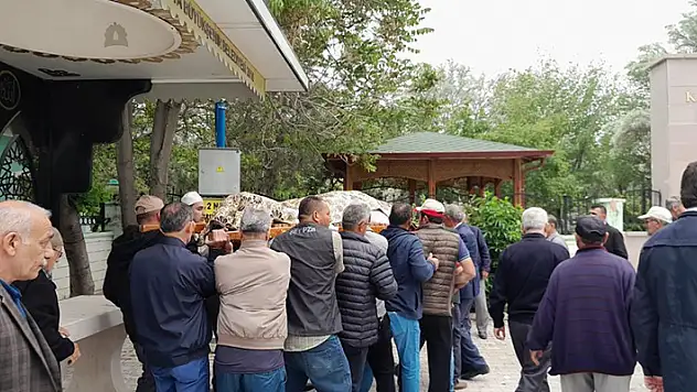 Konya'da etliekmekçide silahlı saldırı sonrası hayatını kaybeden kişi defnedildi
