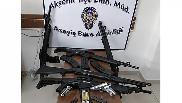 Konya'da ev baskınında çok sayıda silah ve mermi ele geçirildi
