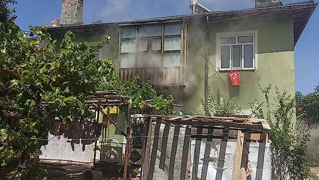 Konya'da ev yangını! Kilitli kapının ardında 6 çocuk mahsur kaldı