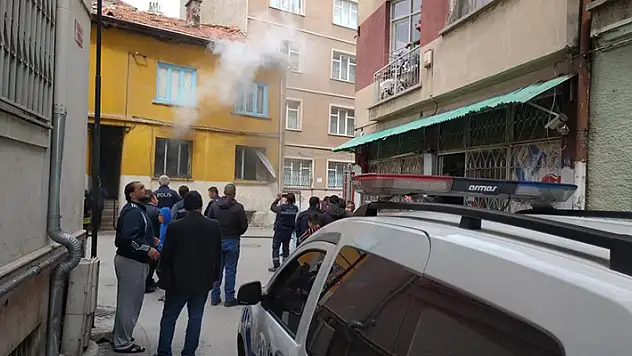 Konya'da evde yangın çıktı, 1 kişi dumandan etkilendi
