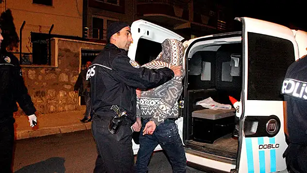 Konya'da evden hırsızlık yapan 2 kişi yakalandı