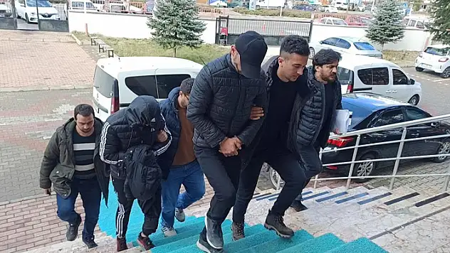 Konya'da evden hırsızlık yapan 2 şüpheli yakalandı
