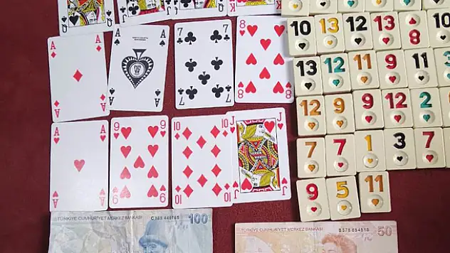 Konya'da evden kumarhaneye dönüştürülen mekana baskın! 12 kişiye 56 bin lira ceza kesildi