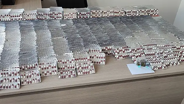 Konya'da evinin balkonundan havaya ateş açarak korku dolu anlar yaşatan  zanlının evinde uyuşturucu bulundu
