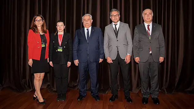 Konya'da 'Evreni Anlama Sanatı: Temel Bilimler Kongresi' başladı
