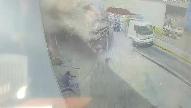 Konya'da fabrikada buhar kazanının patlama anının görüntüleri ortaya çıktı
