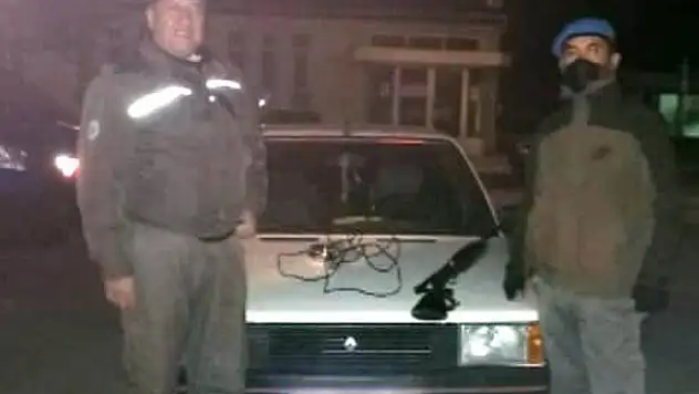 Konya'da far avı yapan avcılar, otomobillerinden oldular