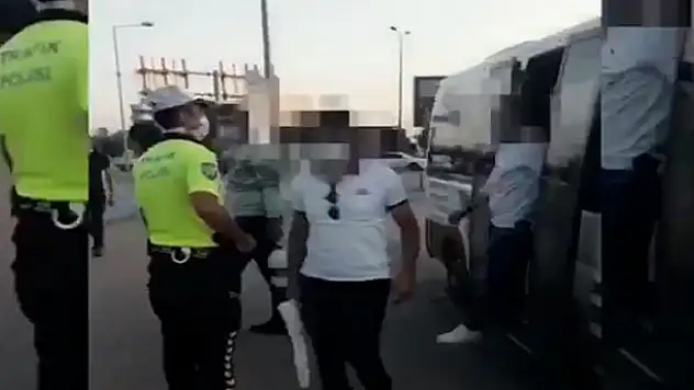 Konya'da fazla yolcu alan iki minibüs sürücüsüne ceza kesildi