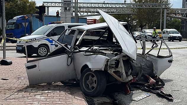 Konya'da feci kaza: 3'ü ağır 4 yaralı