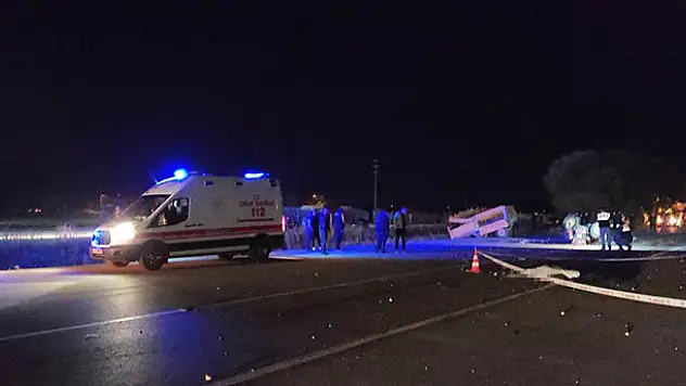 Konya'da feci kaza: Çekiciyle çarpışan traktörden düşen kişiye başka bir araç çarptı: 1 ölü, 2 yaralı