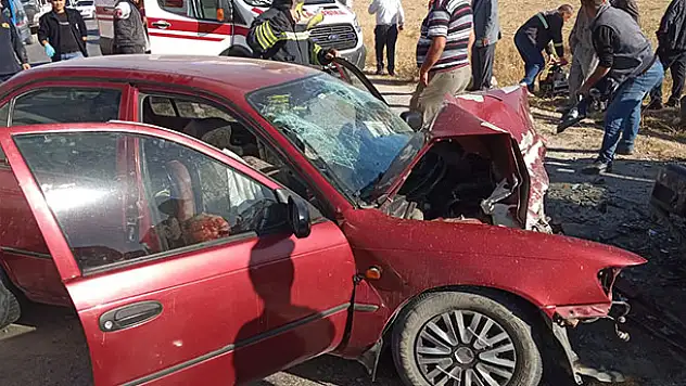Konya'da feci kaza: İki otomobil çarpıştı: 2 ölü, 3 yaralı