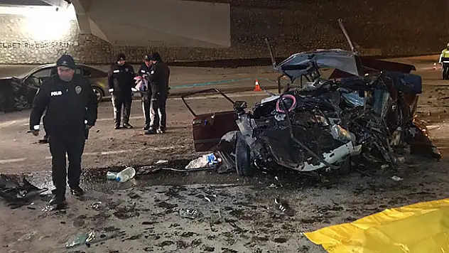 Konya'da feci kaza - iki otomobil çarpıştı: 3 ölü