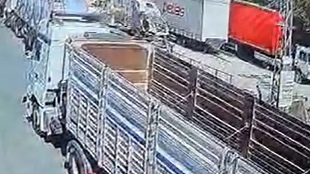 Konya'da feci kaza kameralara bakın nasıl yansıdı