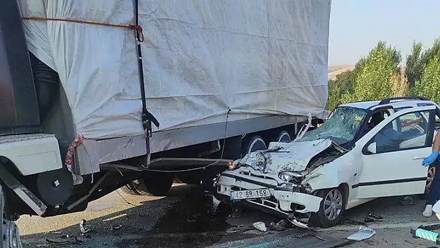 Konya'da feci kaza: Kamyona çarpan otomobilde 5 kişi öldü
