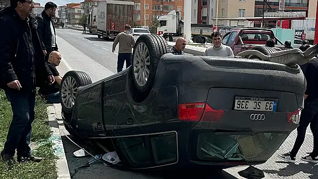 Konya'da feci kaza! Otomobil takla attı