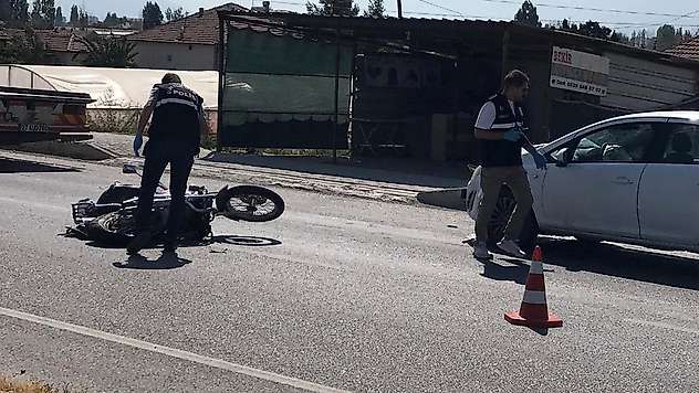 Konya'da feci kaza! Otomobilin çarptığı motosikletin sürücüsü ağır yaralandı