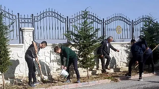 Konya'da fen lisesinden her mezun öğrenciye bir fidan