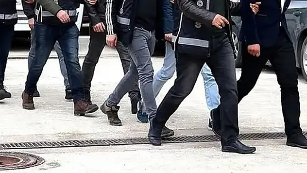 Konya'da FETÖ'nün askeri mahrem yapılanmasına operasyon: 5 gözaltı
