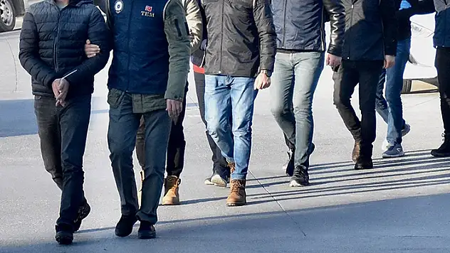 Konya'da FETÖ operasyonunda 5 meslek grubundan 8 zanlı yakalandı