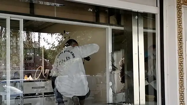 Konya'da film gibi soygun girişimi! Duvarı delip kuyumcu soymaya çalıştılar
