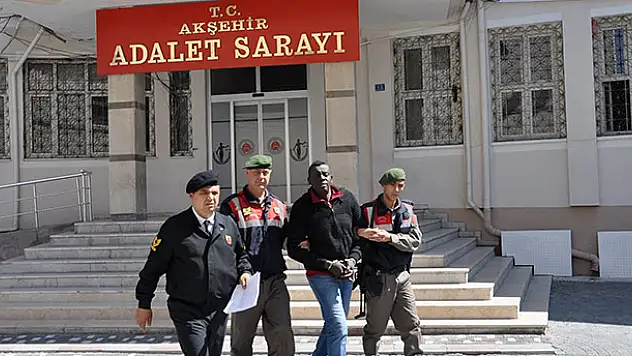 Konya'da firari mahkum, yol kenarında yakalandı