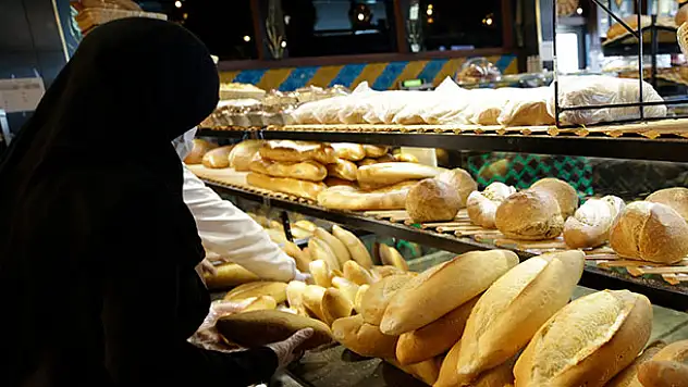 Konya'da fırıncıdan ihtiyaç sahiplerine ücretsiz ekmek