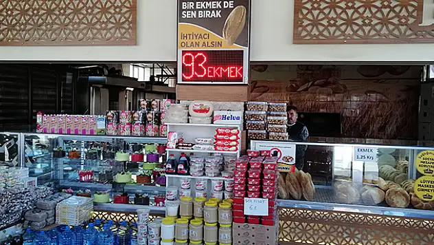 Konya'da fırıncıdan ihtiyaç sahiplerine askıda ekmek uygulaması