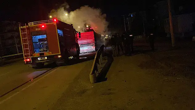Konya'da fren balataları ısınan tır, yanmaktan son anda kurtarıldı
