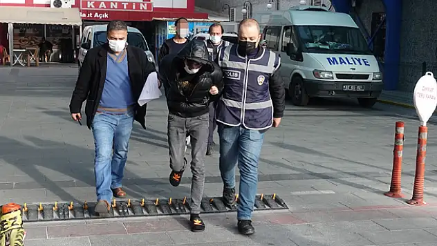 Konya'da fuhşa zorlanan 2 kadın, kilitlendikleri evden kurtarıldı! 2 kişi tutuklandı