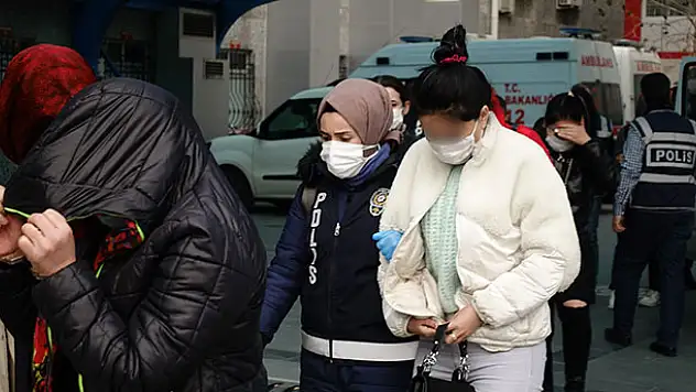 Konya'da fuhuş operasyonunda yakalanan 5 zanlı tutuklandı