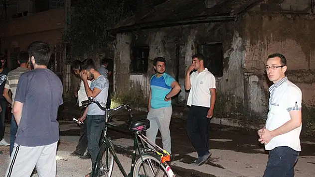 Konya'da fuhuş yapılan evi ateşe verdiler