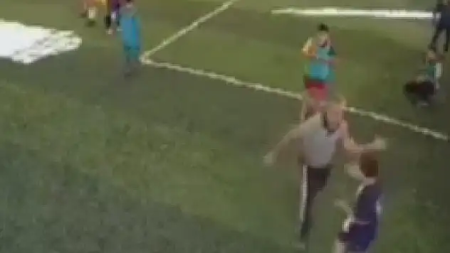 Konya'da futbol okulu öğrencisini darbeden beden eğitim öğretmeni antrenör hakkında idari soruşturma başlatıldı
