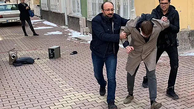 Konya'da gasp ettiği araçla çarptığı otomobili, içindeki çocukla birlikte çalan hırsız: Çocuğu dikiz aynasından fark ettim

