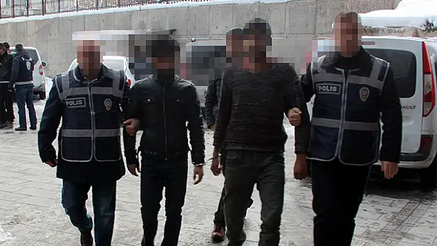 Konya'da gasp iddiası! 9 Suriyeli yakalandı