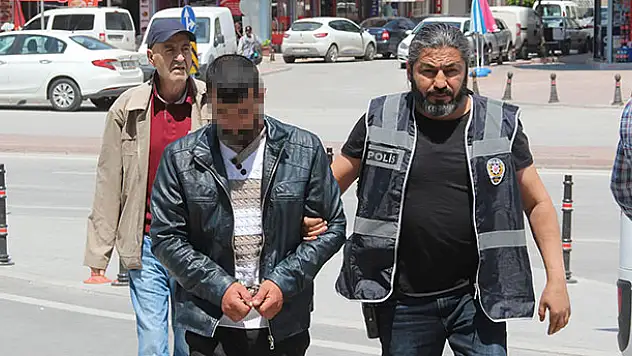 Konya'da gasp şüphelilerini ayakkabı ve kaskları ele verdi