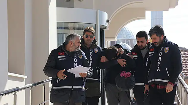Konya'da gasp şüphelisi cezaevi firarisi arkadaşının evindeki gizli bölmede yakalandı