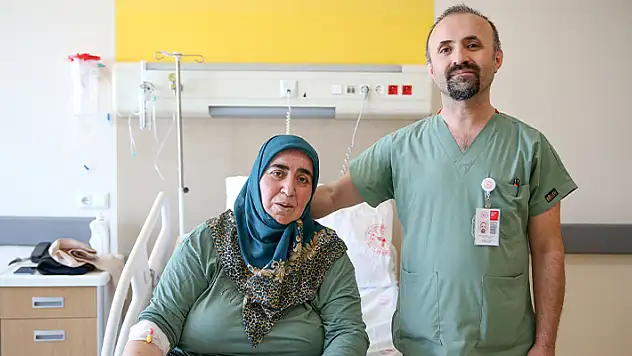 Konya'da gaz sancısı şikayetiyle hastaneye giden hastanın karnından 20 kiloluk kitle çıktı
