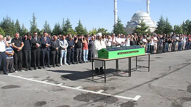 Konya'da geçirdiği kazadan 3,5 ay sonra hayatını kaybeden öğretmene okulunda hüzünlü veda
