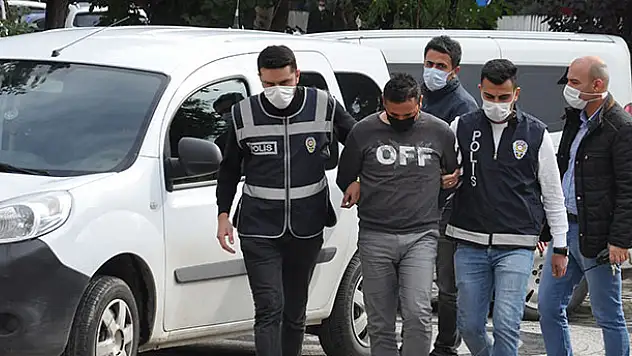 Konya'da genç avukatı bıçakla yaralayan şüpheli adliyeye çıkarıldı