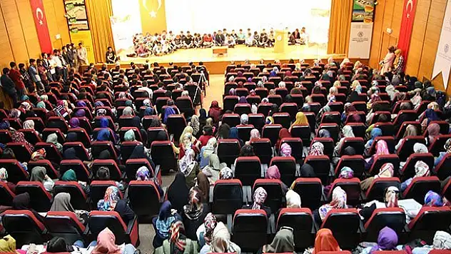 Konya'da Gençler Konağı Semineri Çoşkulu Geçti