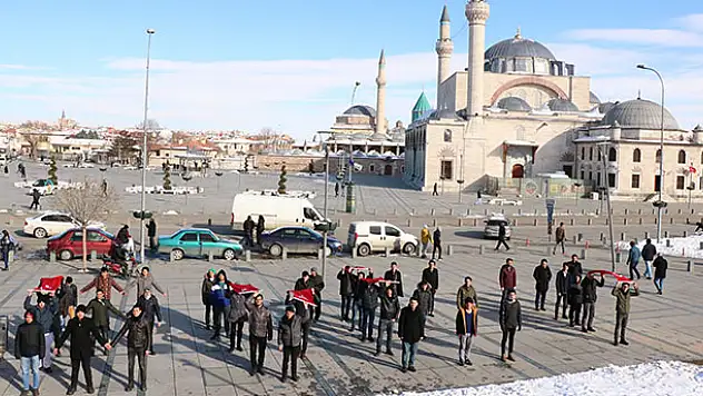 Konya'da gençler sıfırın altında 10 derecede 'Evet' dedi