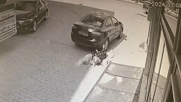 Konya'da geri manevra yapan otomobil kadına çarptı 
