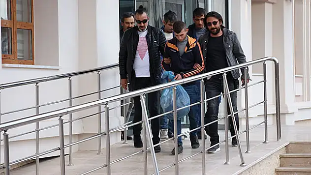 Konya'da girdikleri 14 evden hırsızlık yaptıkları ileri sürülen 2 şüpheli yakalandı