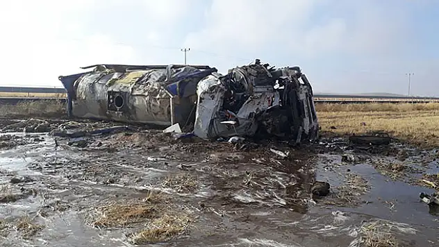 Konya'da glikoz yüklü tanker devrildi: 1 yaralı