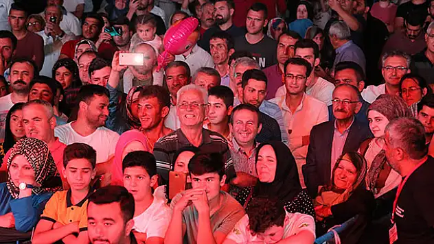 Konya'da Göl Festivali'nde Sevcan Orhan ve Hilmi Şahballı konseri